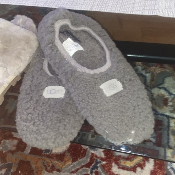 Ugg Cozette Slipper,size8 light gray,/shearling slippers dark grey is size7 - Picture 6 of 12